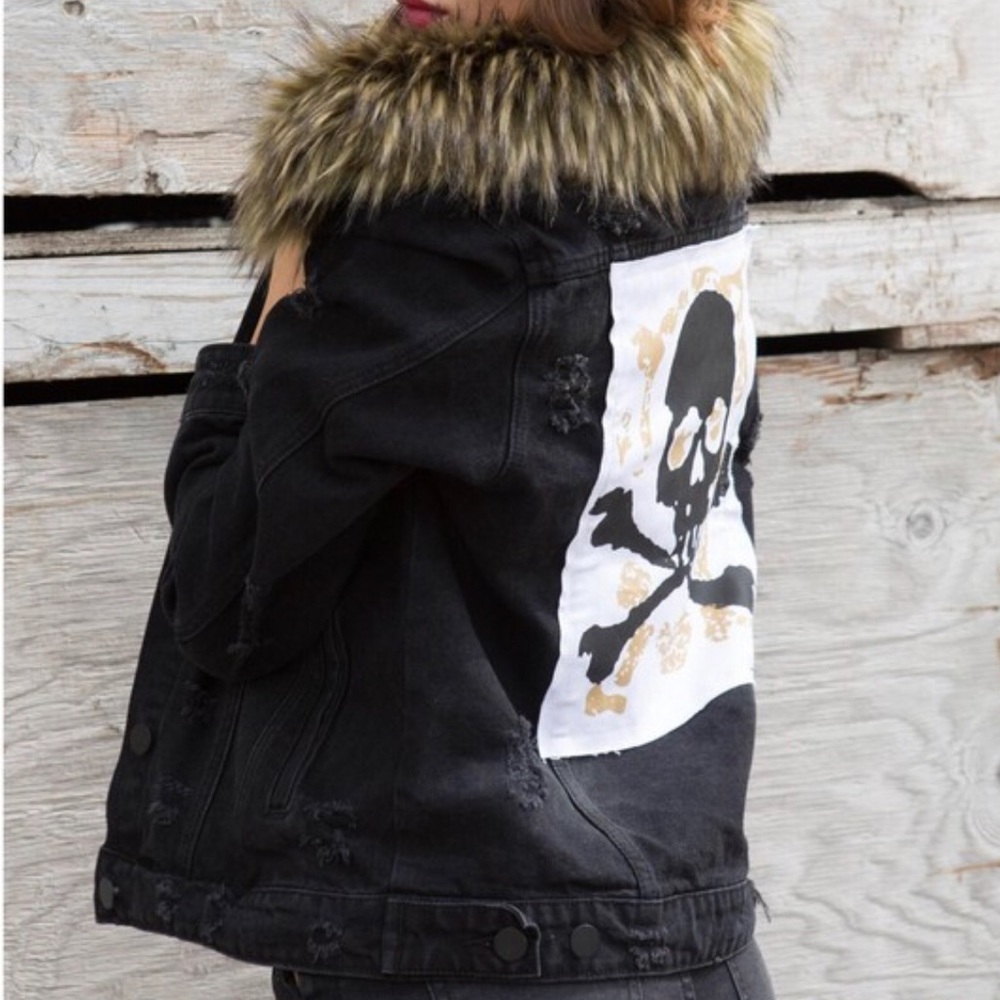 ⭐️ PLUS SIZE BLACK DISTRESSED SKULL JEAN JACKET - Picture 2 of 7